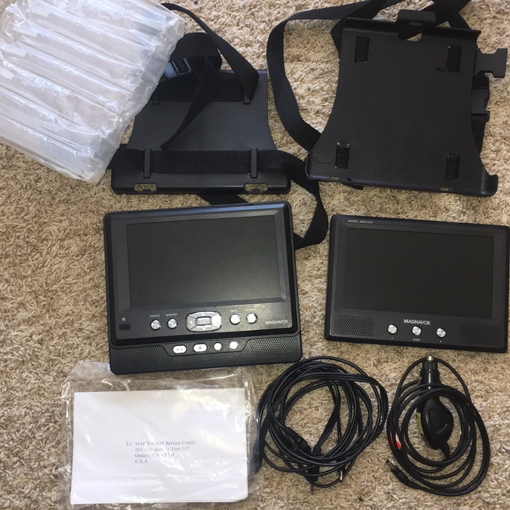 Portable car DVD dual screen system
